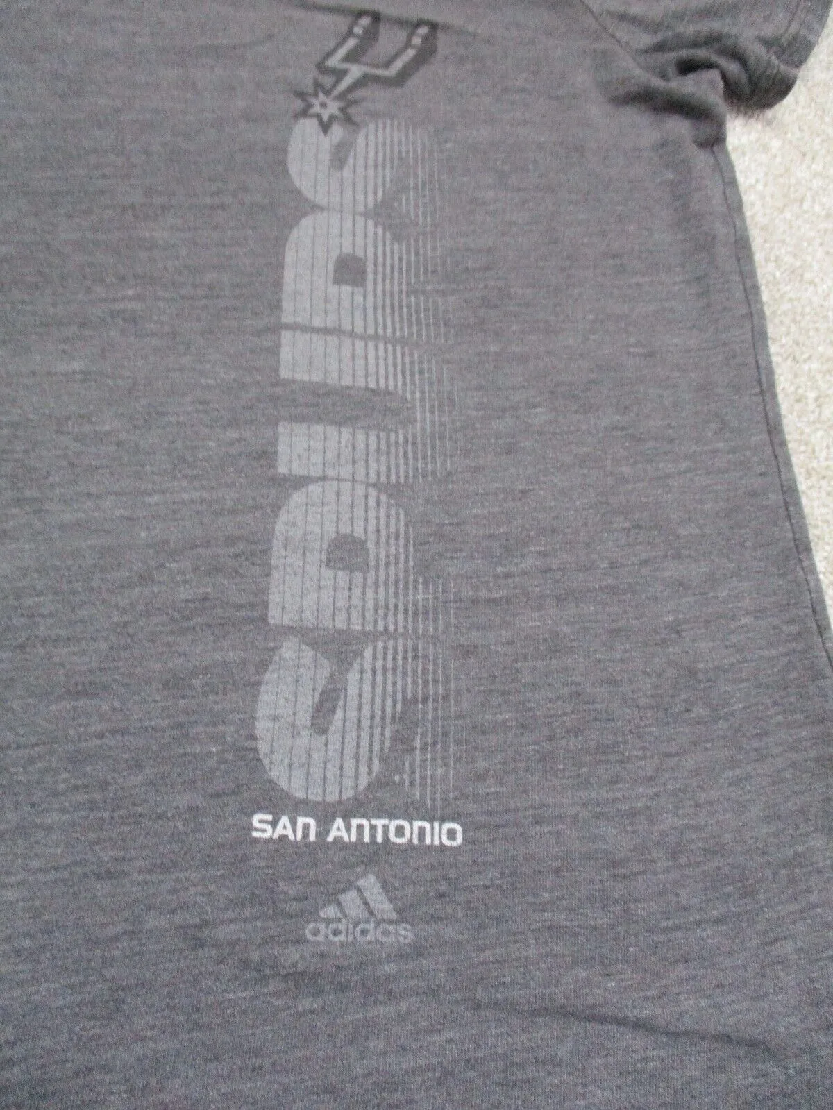 Adidas San Antonio Spurs T-Shirt Youth Boys Size 2XL Charcoal Graphic Logo Shirt